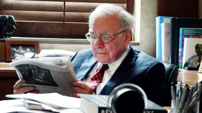 Warren Buffett reading Newspaper