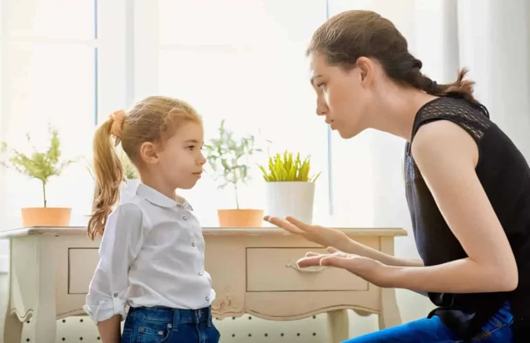 Mengajari anak berbicara dengan sopan dan jelas