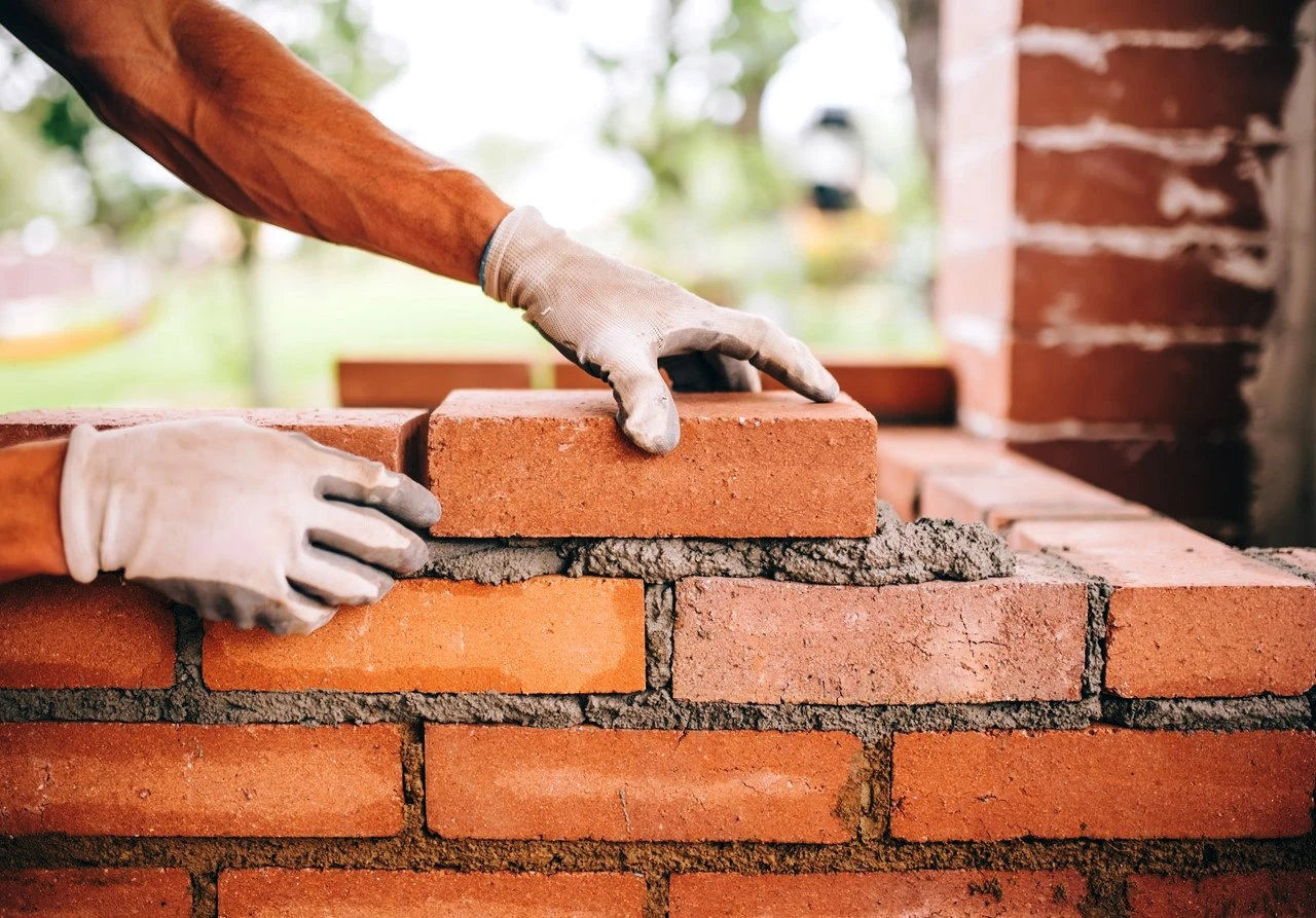 Keunggulan Dinding Beton dan Dinding Bata Merah